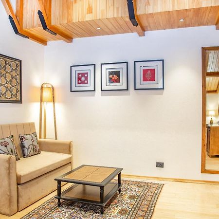 Lemon Tree Hotel Srinagar Εξωτερικό φωτογραφία